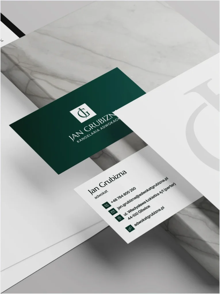 Wizytówki i logo kancelarii adwokackiej Jana Grubizny w zielonej identyfikacji wizualnej