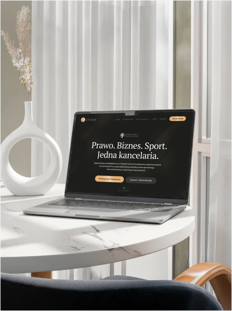 Strona internetowa kancelarii SYGNA wyświetlona na ekranie laptopa
